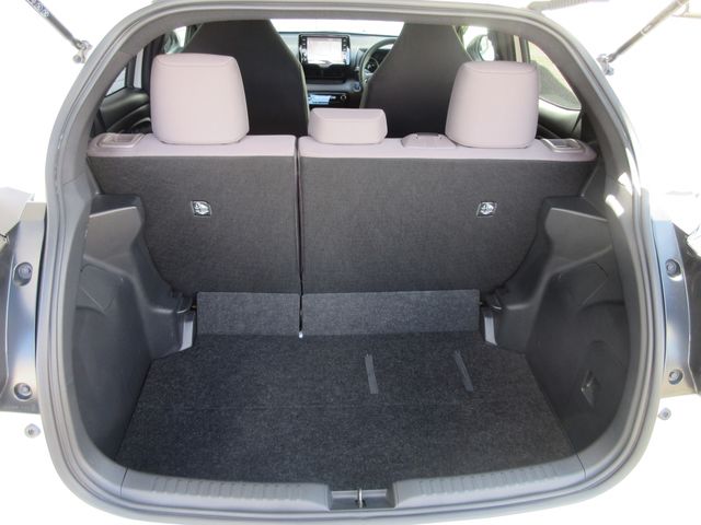 TOYOTA YARIS HYBRID 2020 Image 31