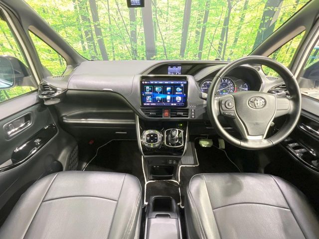 TOYOTA VOXY HYBRID 2018 Image 31