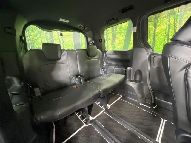 TOYOTA VOXY HYBRID 2018 Image 31