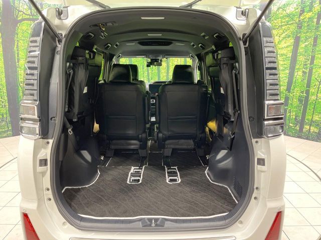 TOYOTA VOXY HYBRID 2018 Image 31