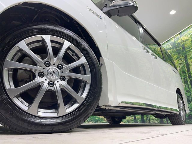 TOYOTA VOXY HYBRID 2018 Image 31