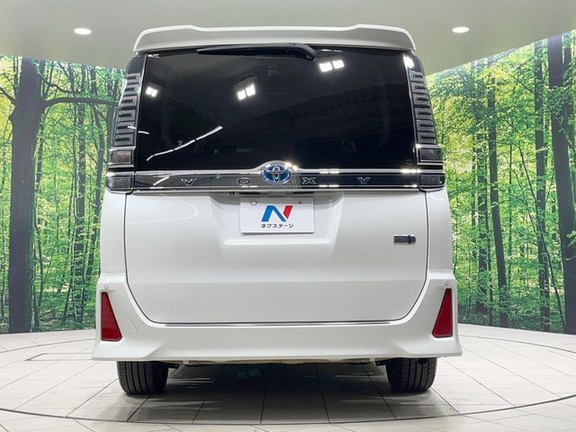 TOYOTA VOXY HYBRID 2018 Image 31