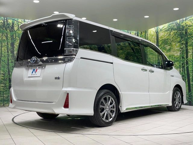 TOYOTA VOXY HYBRID 2018 Image 31