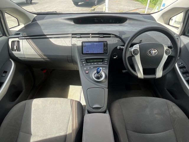 TOYOTA PRIUS 2011 Image 31