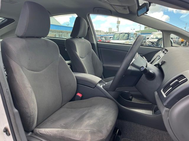 TOYOTA PRIUS 2011 Image 31