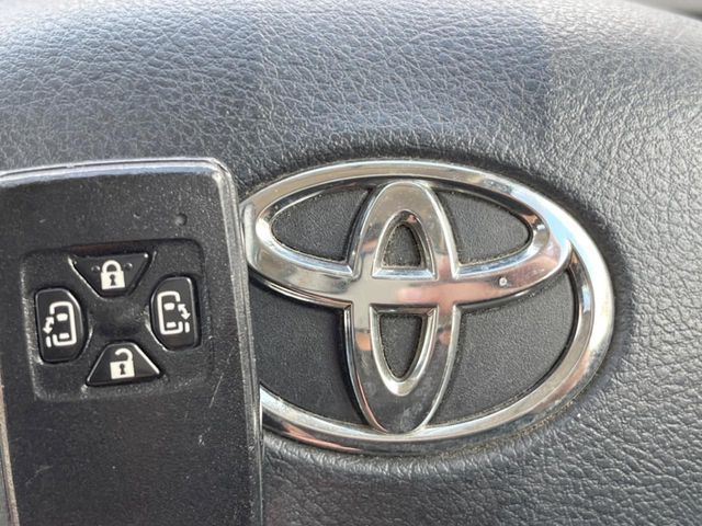 TOYOTA VOXY 2011 Image 31