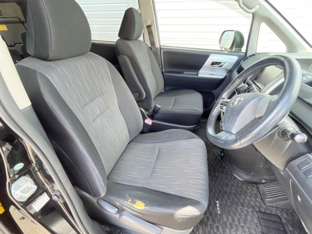 TOYOTA VOXY 2011 Image 31