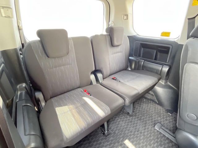 TOYOTA VOXY 2011 Image 31