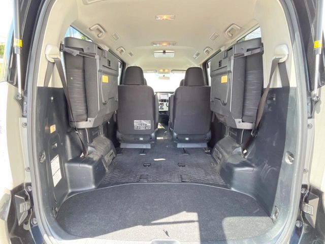 TOYOTA VOXY 2011 Image 31