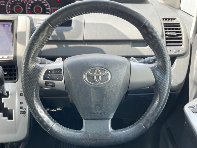TOYOTA VOXY 2011 Image 31