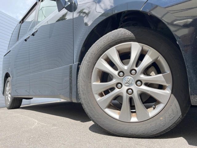 TOYOTA VOXY 2011 Image 31