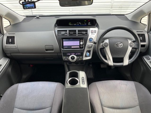 TOYOTA PRIUS ALPHA 2012 Image 31