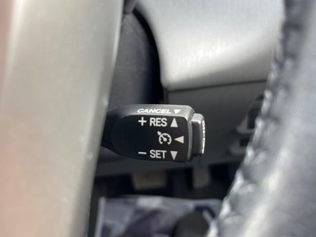 TOYOTA PRIUS ALPHA 2012 Image 31