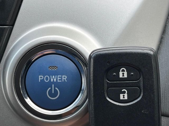 TOYOTA PRIUS ALPHA 2012 Image 31