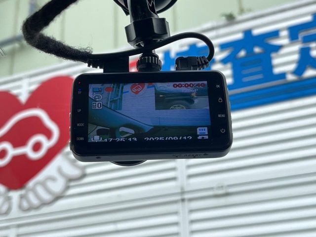 TOYOTA PRIUS ALPHA 2012 Image 31