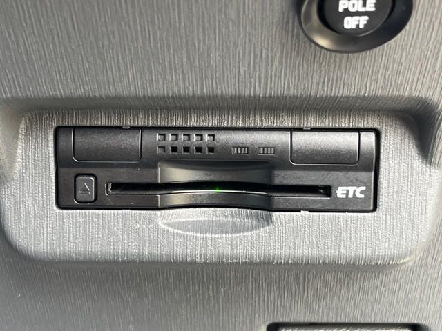 TOYOTA PRIUS ALPHA 2012 Image 31