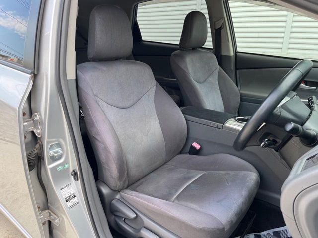 TOYOTA PRIUS ALPHA 2012 Image 31