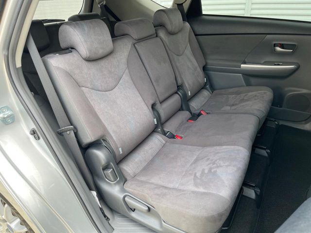 TOYOTA PRIUS ALPHA 2012 Image 31