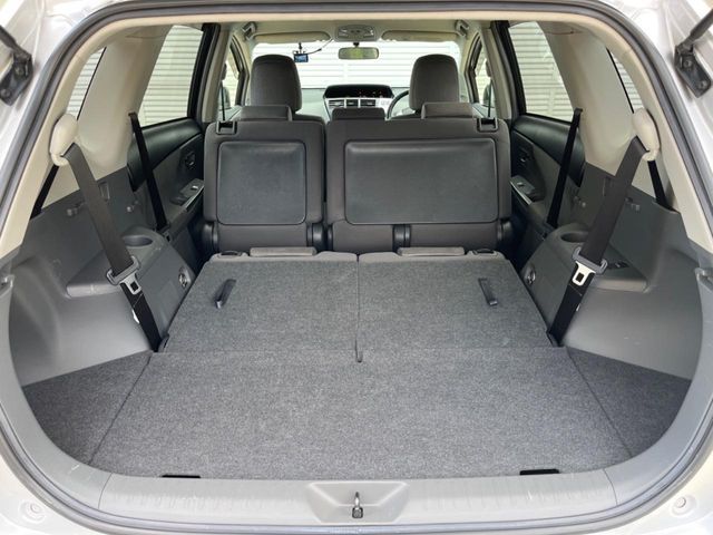 TOYOTA PRIUS ALPHA 2012 Image 31