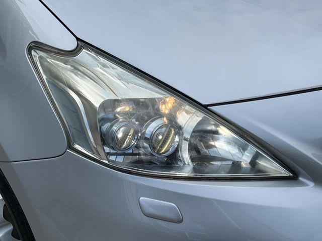 TOYOTA PRIUS ALPHA 2012 Image 31