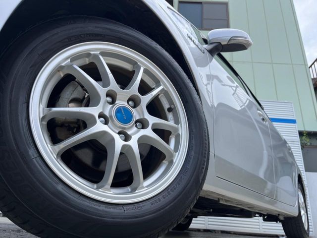 TOYOTA PRIUS ALPHA 2012 Image 31