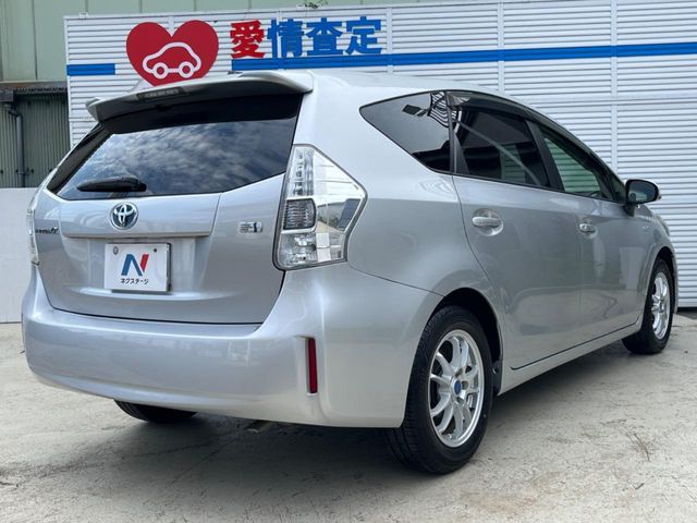TOYOTA PRIUS ALPHA 2012 Image 31