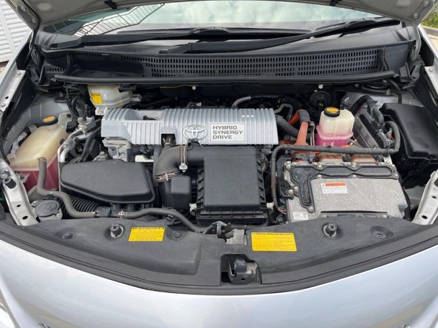 TOYOTA PRIUS ALPHA 2012 Image 31