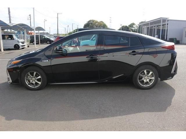 TOYOTA PRIUS PHV 2017 Image 31