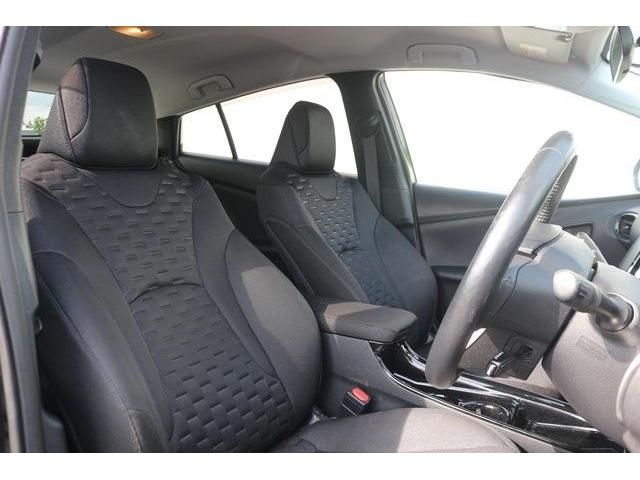 TOYOTA PRIUS PHV 2017 Image 31