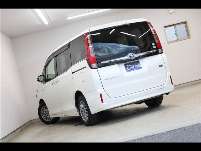 TOYOTA ESQUIRE HYBRID 2015 Image 31