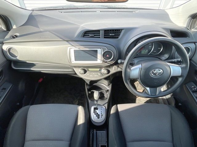 TOYOTA VITZ 2014 Image 31