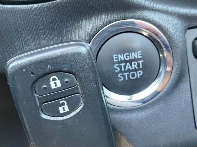 TOYOTA VITZ 2014 Image 31