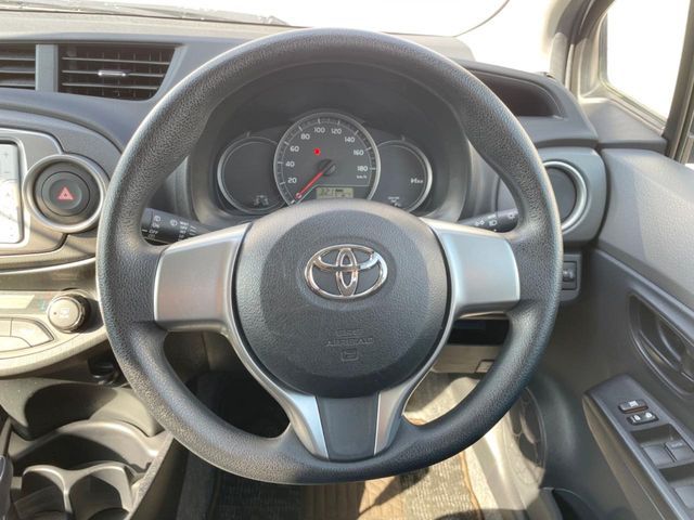 TOYOTA VITZ 2014 Image 31