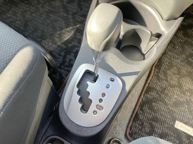 TOYOTA VITZ 2014 Image 31