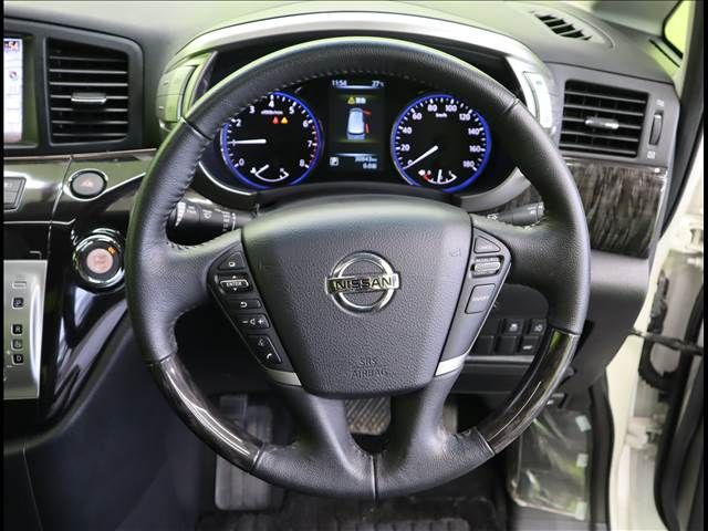 NISSAN ELGRAND 2018 Image 31