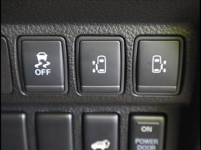 NISSAN ELGRAND 2018 Image 31