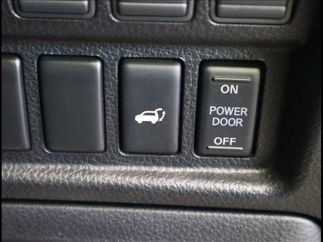 NISSAN ELGRAND 2018 Image 31