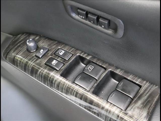 NISSAN ELGRAND 2018 Image 31