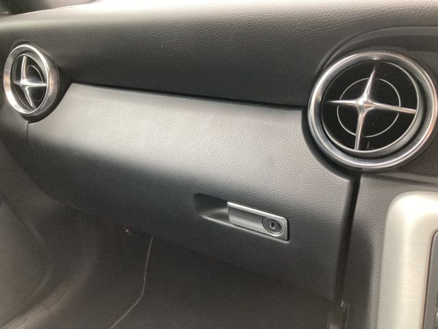 MERCEDES BENZ SLK CL 2011 Image 31