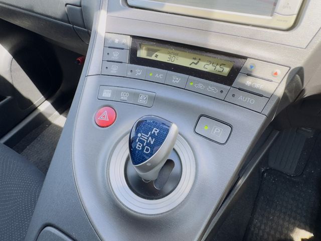 TOYOTA PRIUS 2012 Image 31