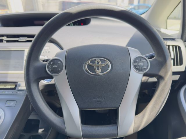 TOYOTA PRIUS 2012 Image 31
