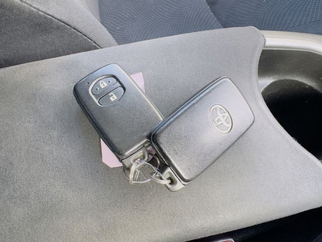 TOYOTA PRIUS 2012 Image 31