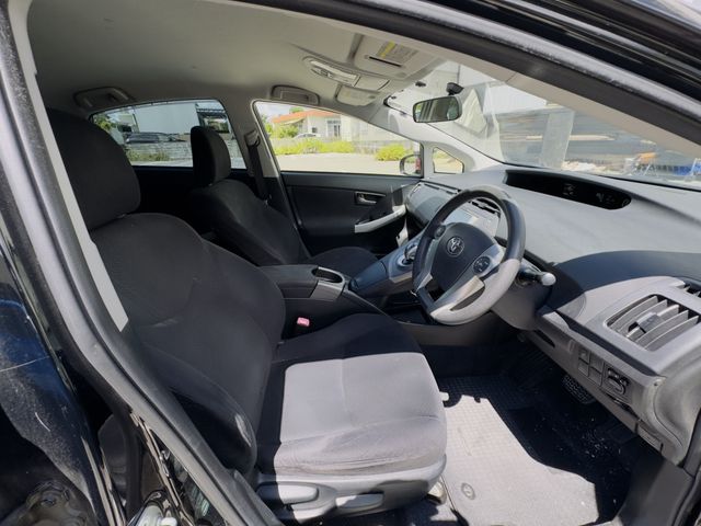 TOYOTA PRIUS 2012 Image 31