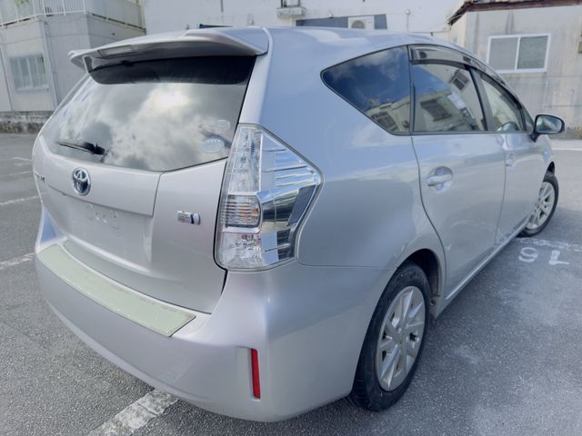 TOYOTA PRIUS ALPHA 2012 Image 31