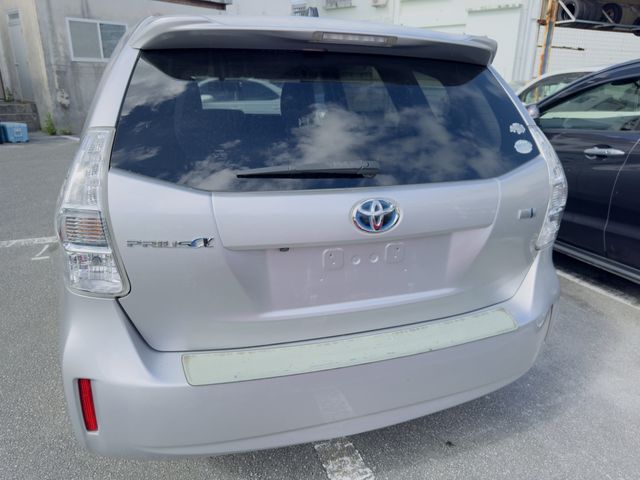 TOYOTA PRIUS ALPHA 2012 Image 31