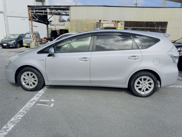 TOYOTA PRIUS ALPHA 2012 Image 31