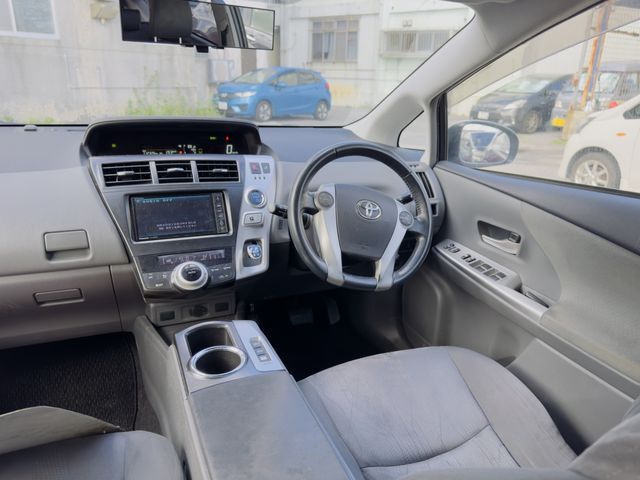 TOYOTA PRIUS ALPHA 2012 Image 31