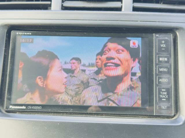 TOYOTA PRIUS ALPHA 2012 Image 31