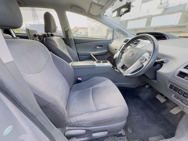 TOYOTA PRIUS ALPHA 2012 Image 31