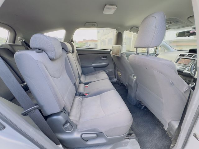 TOYOTA PRIUS ALPHA 2012 Image 31